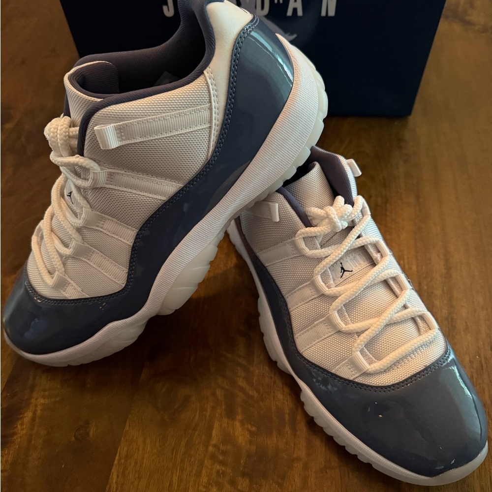 MEN’S AIR JORDAN 11 RETRO LOW
"DIFFUSED BLUE" SNEAKERS (Size 10.5)